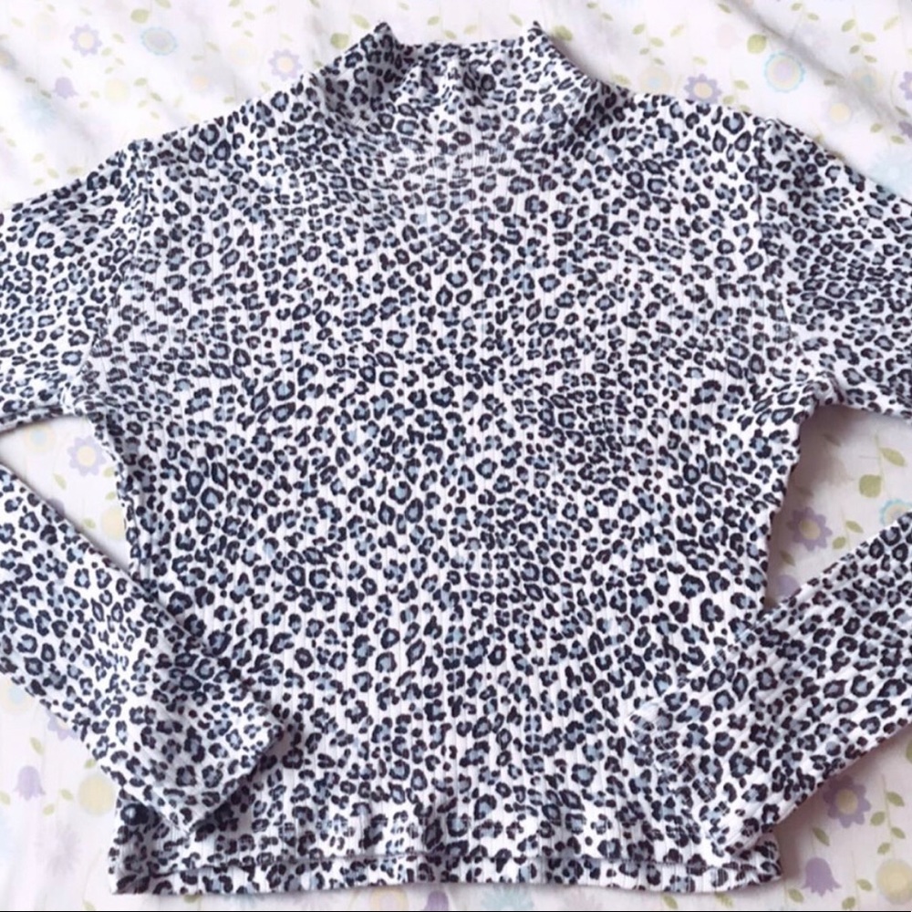Brandy Melville Cheetah Daniela Turtleneck Top